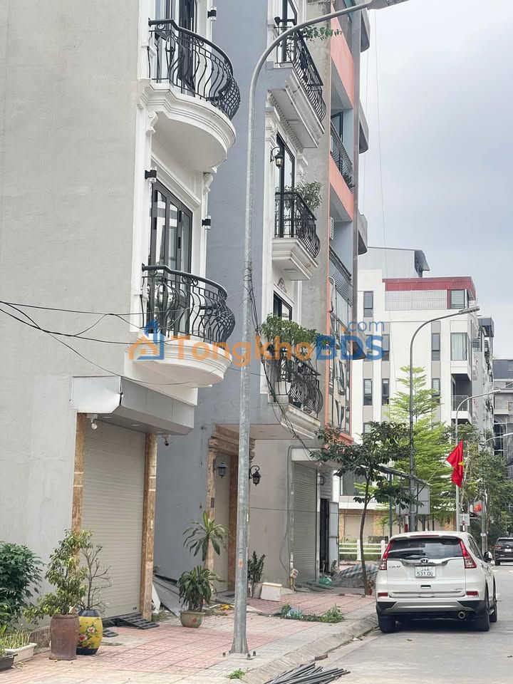 Nhà riêng Ngọc Thụy 60m² 12 tỷ - Ô tô tránh vào nhà