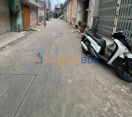 Nhà nguyên căn Lạc Long Quân Q11 36m² 13 triệu - Oto vào nhà