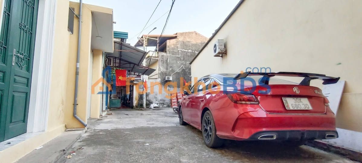 Nhà riêng Hoàng Quốc Việt 72m² 4 tỷ - Ô tô vào tận nhà