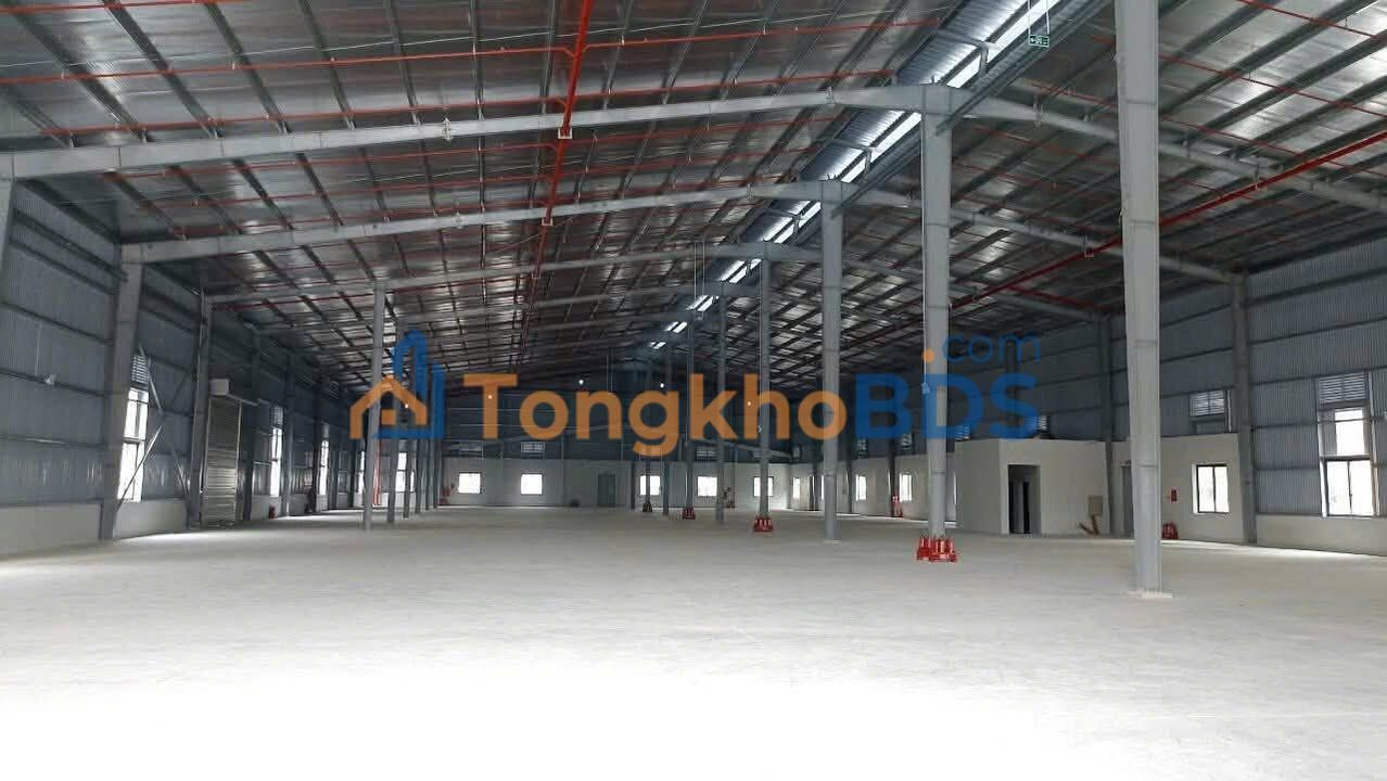 Kho xuong Quang Minh 2500m2 228 trieu - Hoat dong ngay