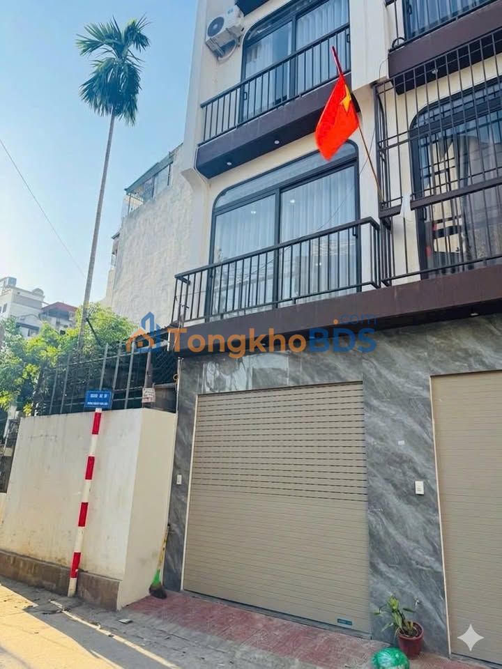 Nhà Him Lam Thạch Bàn 31m² giá 7 tỷ - Ô tô vào tận nhà