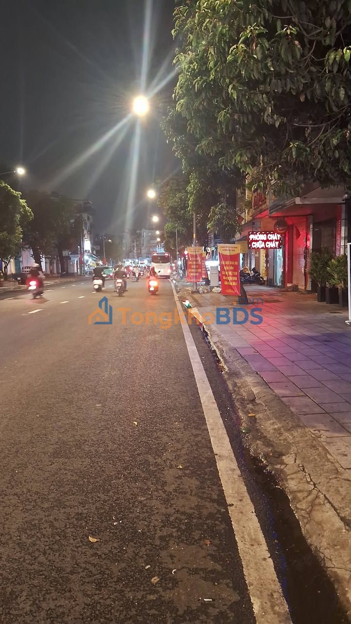 Nhà mặt tiền Xuân Hồng Tân Bình 30 triệu - Ô tô vào tận nhà