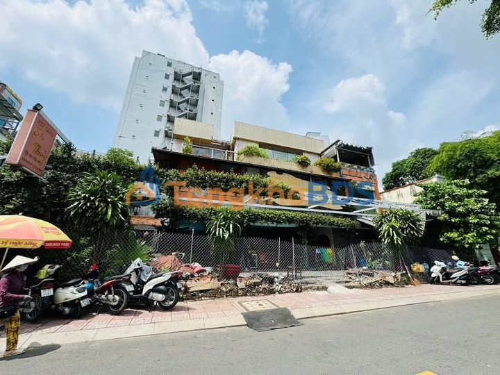 Nhà thuê Quận 3 525m² thỏa thuận - Ô tô vào tận nhà