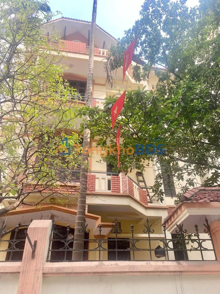 Townhouse Xuân Thủy 158m² 39.5 tỷ - Mặt tiền kinh doanh