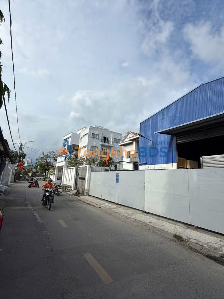 Nhà xưởng An Phú Đông 12 Q.12 626m² 32 tỷ - Container thoải mái