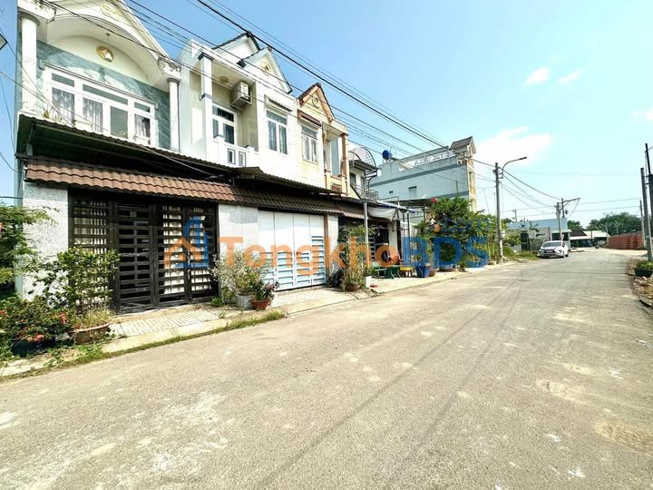 Nhà riêng Long Cang 102m2 2 tỷ - Chính chủ bán nhanh