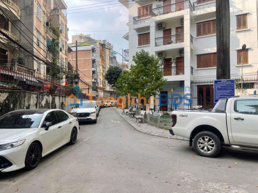 Nhà riêng Dịch Vọng Cầu Giấy 104m2 42 tỷ - Ô tô tránh