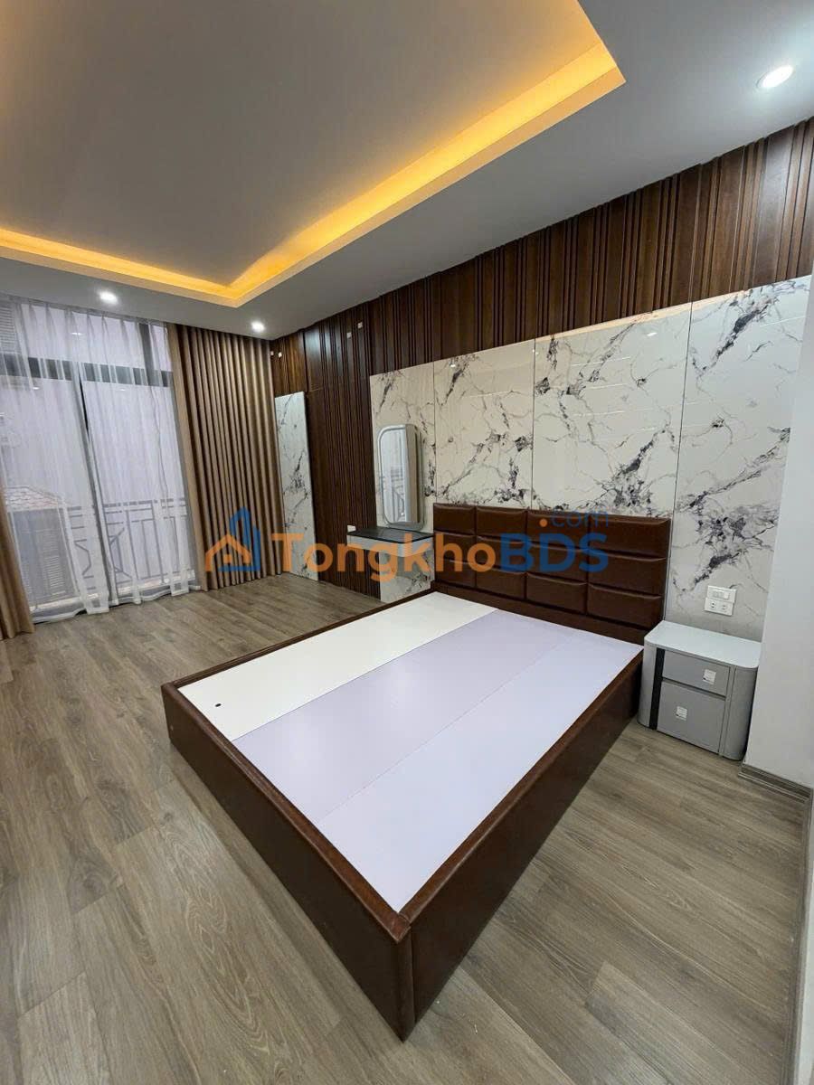Nhà phố Trần Duy Hưng 68m² 31 tỷ - Full nội thất, ô tô vào tận nhà