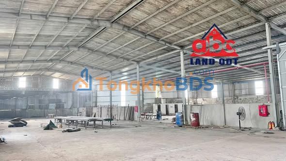 Cho thuê xưởng 1400m² Hố Nai, Đồng Nai - Khung thép kiên cố, container thoải mái