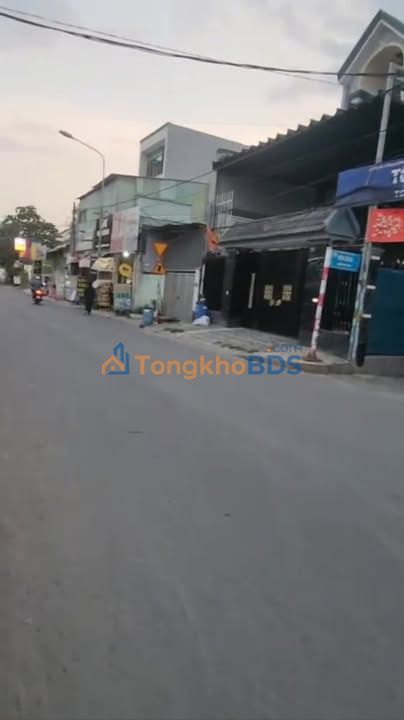 Townhouse Dĩ An Cây Da 230m² 11.8 tỷ - Mặt tiền kinh doanh