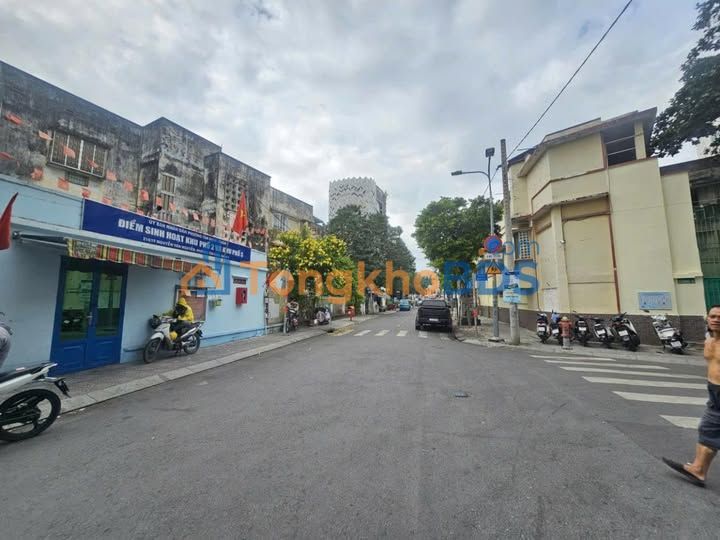 Mặt Tiền Kinh Doanh Độc Đáo Hẻm 214 Nguyễn Văn Nguyễn, Q1 - 122m² Giá 75 Triệu
