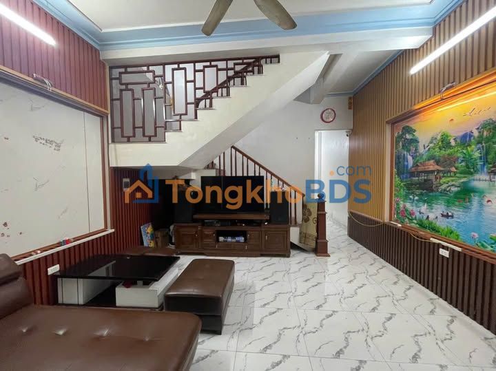 Bán Gấp Nhà 2 Tầng 100m² Phường Chăm Mát, Hòa Bình - Ô Tô Đỗ Cửa