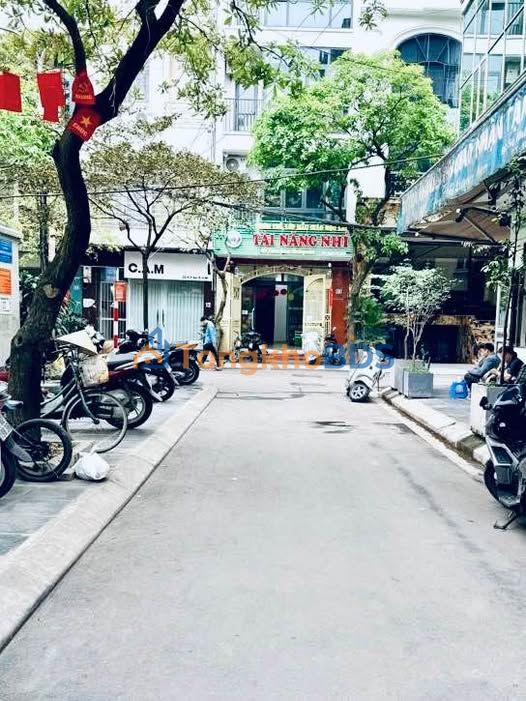 Nhà Trần Quốc Hoàn 50m² 15 tỷ - Ô tô vào tận nhà