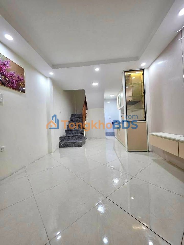 Nha Tho Lao Hai Ba Trung 25m2 gia 7 ty - O to vao tan nha