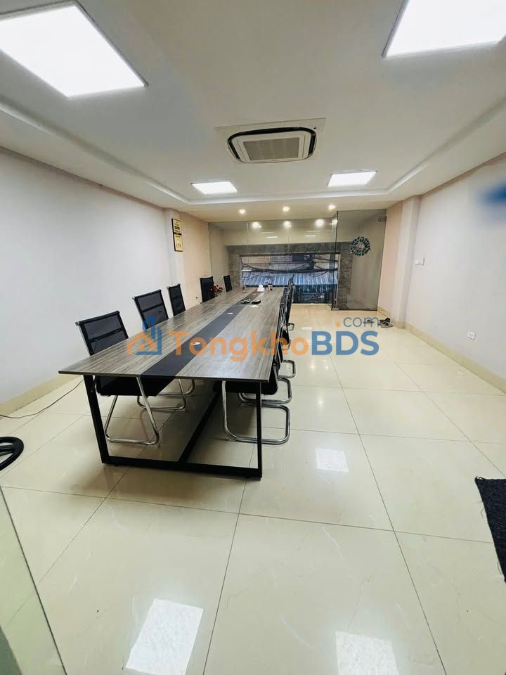 Văn phòng Hoàng Văn Thái 90m² giá 10 triệu - Hầm xe rộng