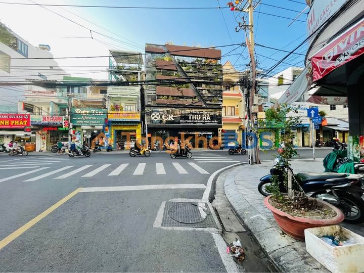 Nhà mặt tiền góc Nha Trang 19 triệu - Mặt tiền kinh doanh