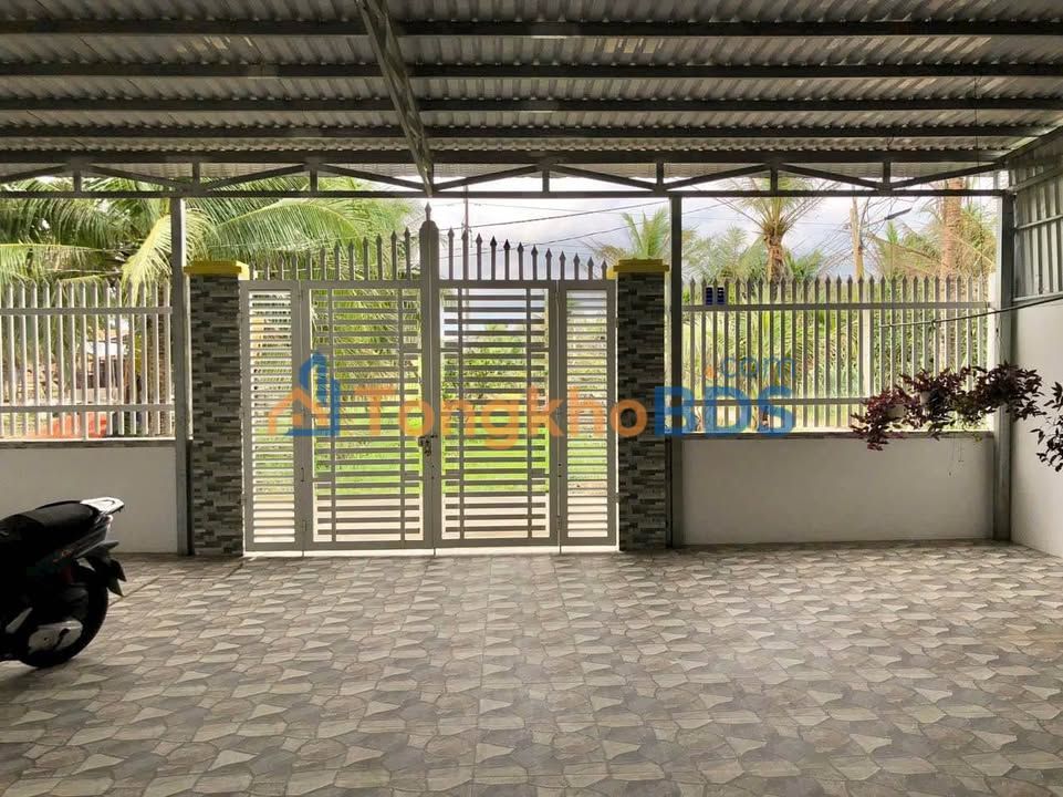 Nhà riêng Phú Tân Bến Tre 300m2 2.9 tỷ - Ô tô vào tận nhà