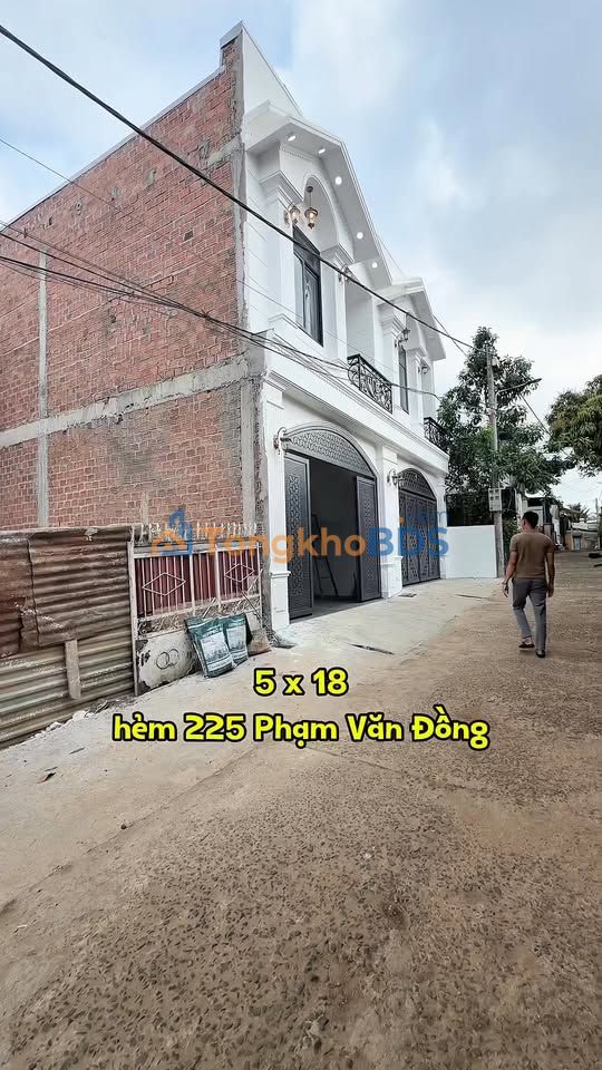 Nhà hẻm 225 Phạm Văn Đồng 90m² - Ô tô vào tận nhà