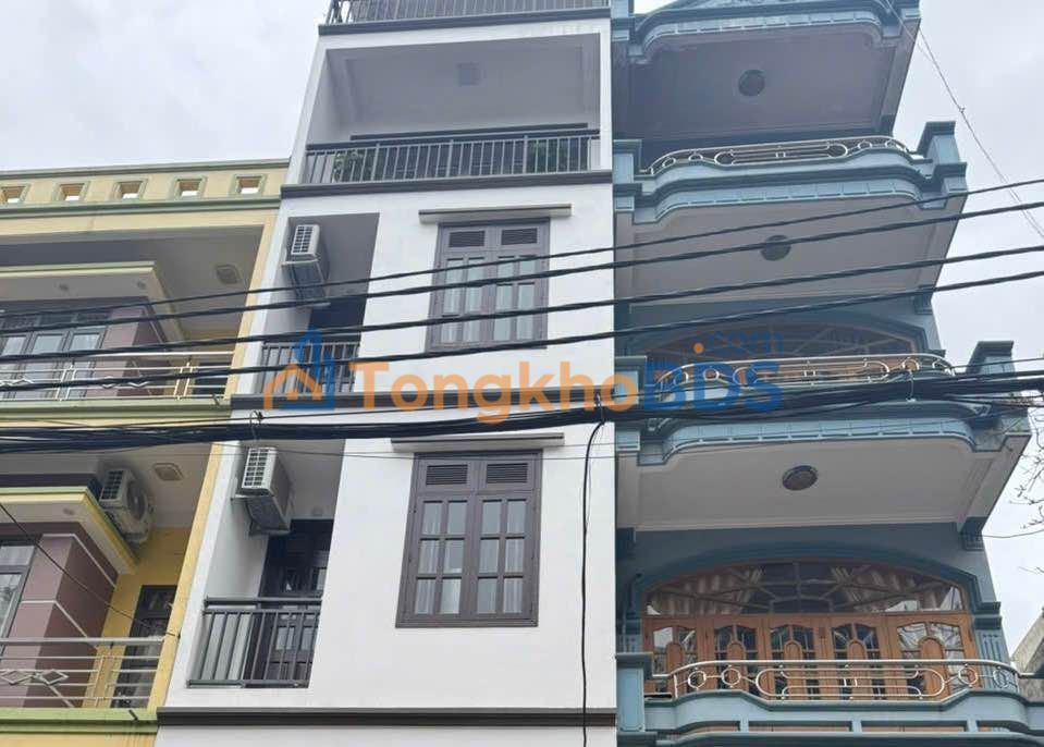 Nhà Trần Hưng Đạo Quảng Yên 60m² giá 8 tỷ - Ô tô vào tận nhà