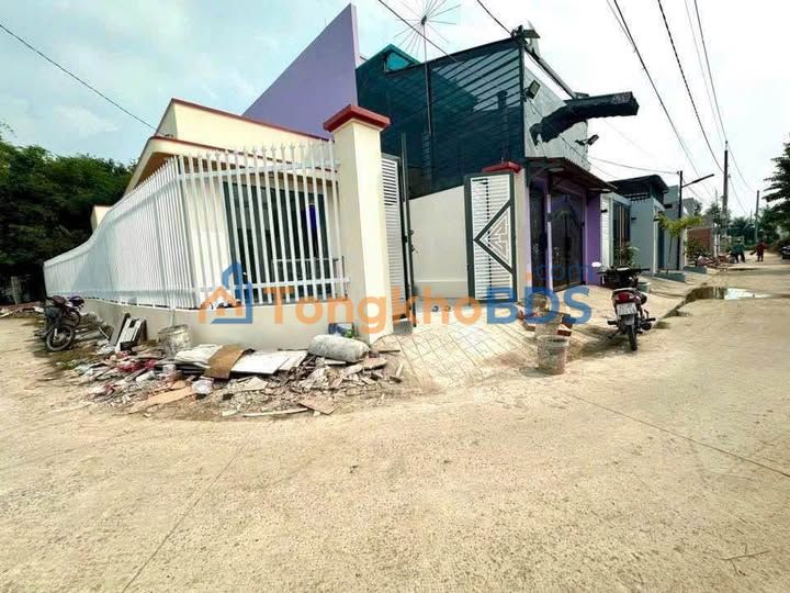 Nhà 169m² Bến Lức, Long An - Góc 2 Mặt Tiền, Sổ Hồng Sẵn