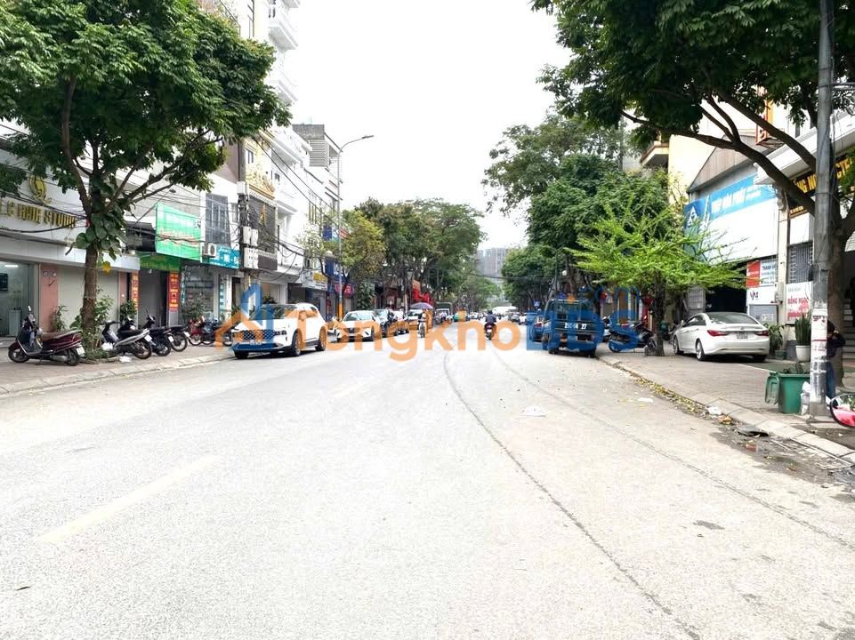 Nhà phố Phố Trạm 68m² giá thỏa thuận - Ô tô vào tận nhà