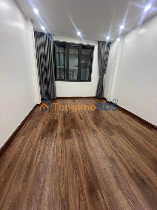 Nhà 5 tầng Bạch Mai 60m² - 3PN, Full Nội Thất, Sổ Đỏ Vuông Đẹp