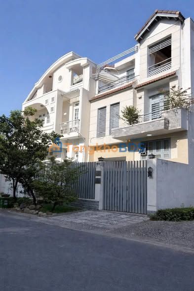 Townhouse 123m² bên sông Gigamall, Quận 11 - 19 tỷ