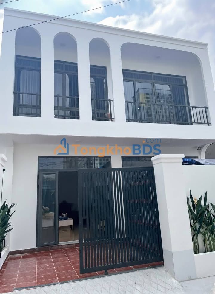 Kho van phong DiAn Ly Thuong Kiet 400m2 22tr-Dien tich lon