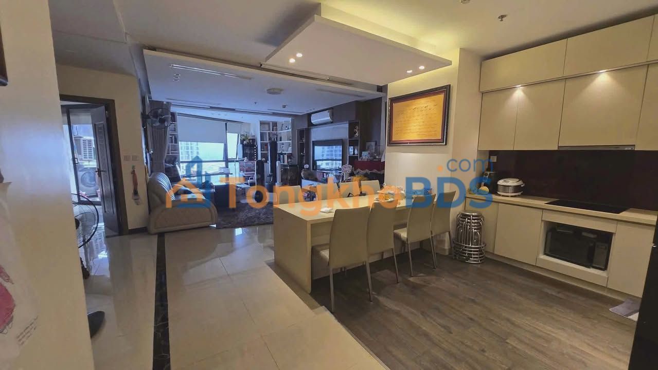 Căn hộ Royal City 133m² Q. Thanh Xuân 17.7 tỷ - View đẹp