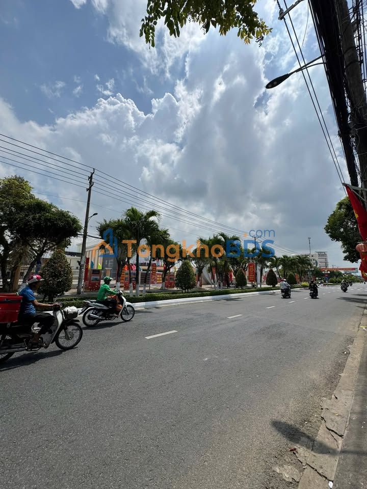 Nhà mặt tiền Nguyễn Trung Trực Rạch Giá 103m² 4.95 tỷ - Chính chủ bán