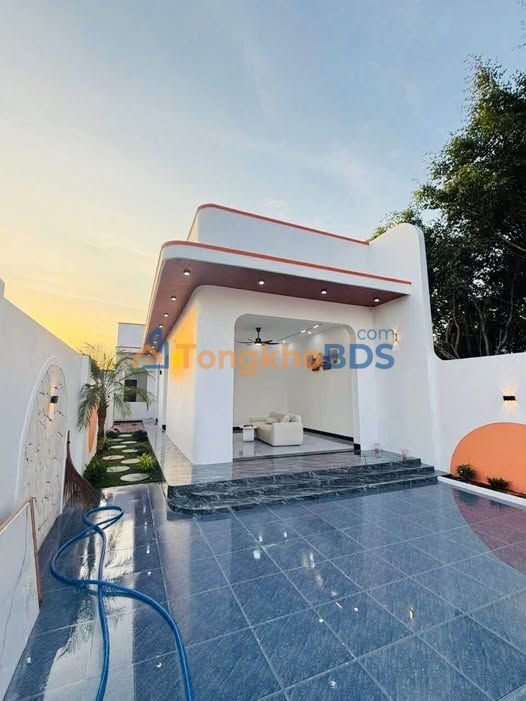 Nhà Vườn Hiện Đại 190m² Mặt Tiền 10m P. Long Hoa, Tây Ninh - Giá 1.95 Tỷ