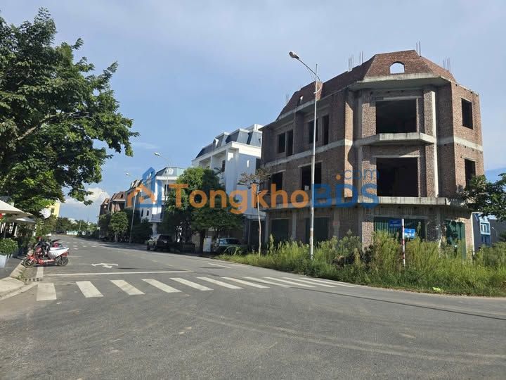 Bán Nhà Lô Góc 3.5 Tầng Khu ĐT Tùng Bách - 119.6m² - 15 Tỷ