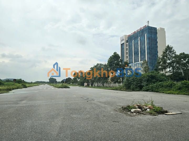 Bán Biệt Thự Mặt Tiền Lạc Long Quân, Kinh Bắc, Bắc Ninh - 200m² Hướng Tây Nam