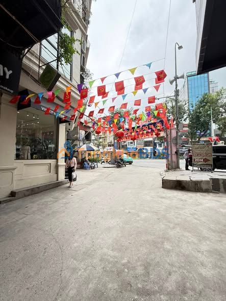 Bán đất Kim Mã 30m² - Sổ đỏ chính chủ, xây nhà ở ngay!