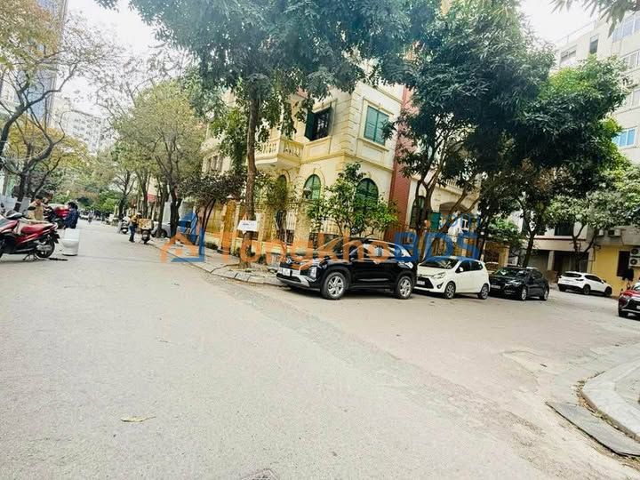 Nhà riêng Trần Thái Tông 240m²/126.5 tỷ - Ô tô vào tận nhà