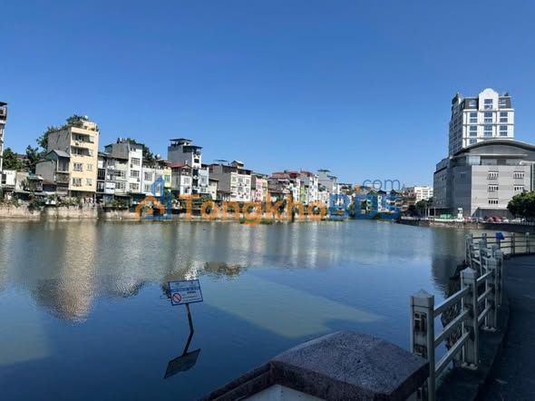 Nhà mặt hồ Nguyễn Văn Cừ 54m² 25 tỷ - Full nội thất