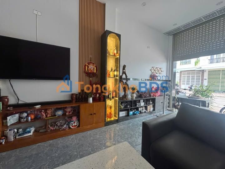 Nhà 3 Tầng Mặt Tiền Lê Thanh Nghị, Quy Nhơn - 50m², 4 Tỷ