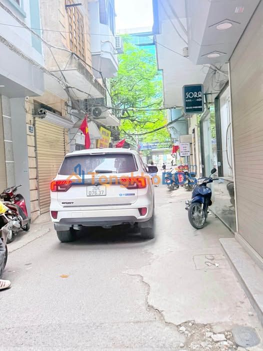 Nhà riêng Đường Láng 22m² giá 8.89 tỷ - Ô tô vào tận nhà