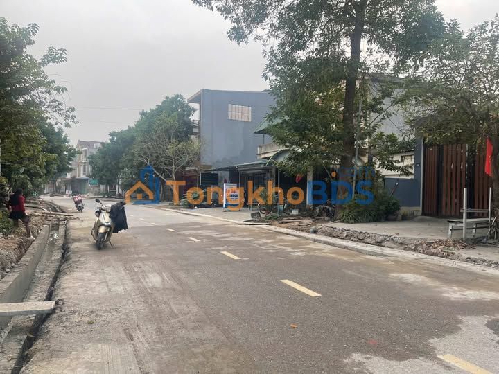 Nhà phố ĐT305 Đồng Cương 285m² 570 triệu - Mặt tiền kinh doanh