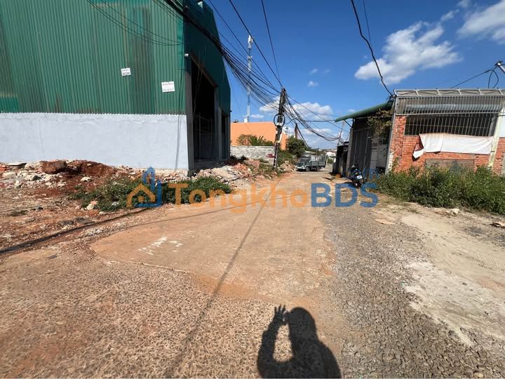 Đất nền Hùng Vương nối dài Buôn Ma Thuột 1.400m² 29 tỷ - Đường to ô tô