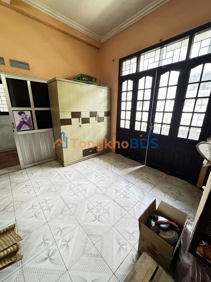 Nhà mặt phố Nguyễn Thái Học Hà Đông 35m² 12.5tr - Sẵn sàng ở ngay