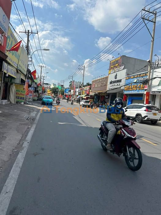 Nhà phố Dĩ An 2.200m² 18 triệu - Mặt tiền kinh doanh