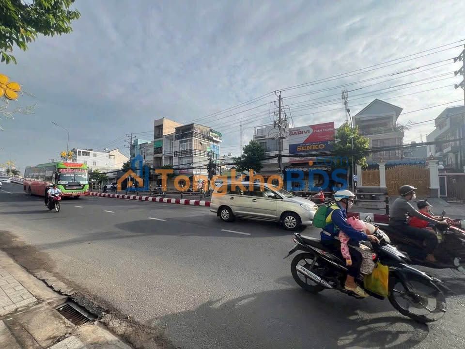 Nhà mặt tiền Trần Hưng Đạo Mỹ Bình 195m² - Mặt tiền kinh doanh