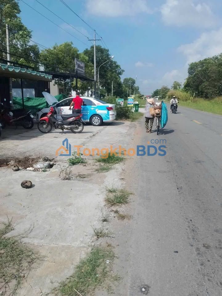 Nhà mặt tiền QL60 Long Phú 300m2 4.5 tỷ - Ô tô vào tận nhà