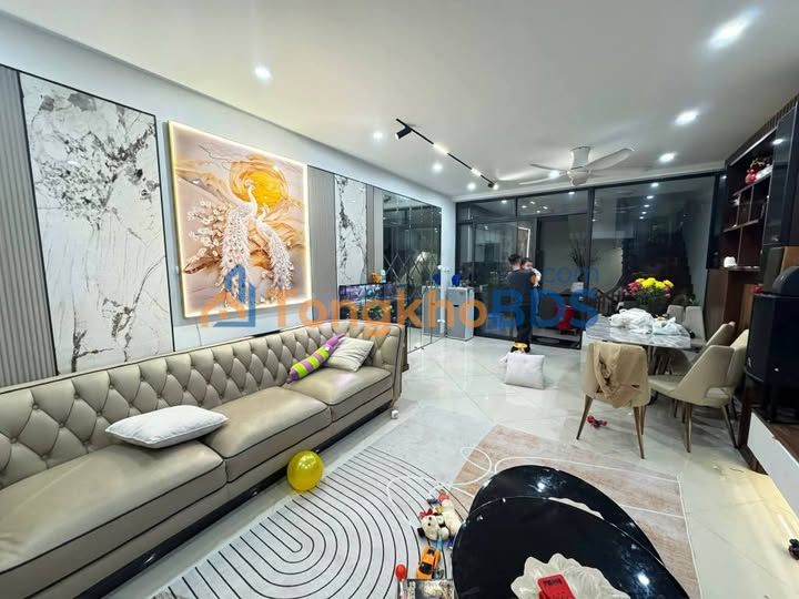 Nhà riêng Dương Quảng Hàm Cầu Giấy 51m² 19.2 tỷ - Ô tô vào nhà