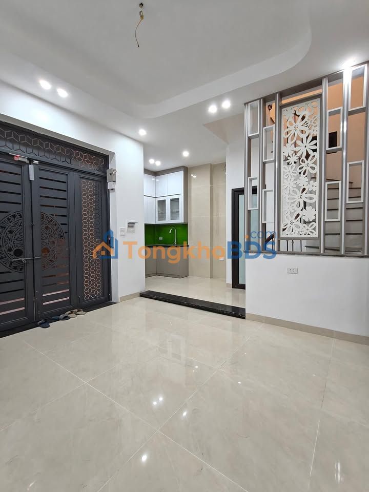 Nhà riêng Phố Nhổn 30m² 6.3 tỷ - Full nội thất sẵn ở