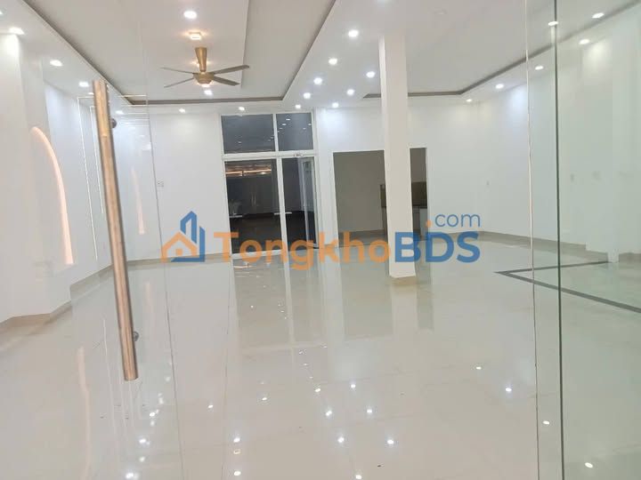 Nhà 3 tầng Lý Thường Kiệt Buôn Ma Thuột 224m² 15,5 tỷ - Ô tô vào nhà