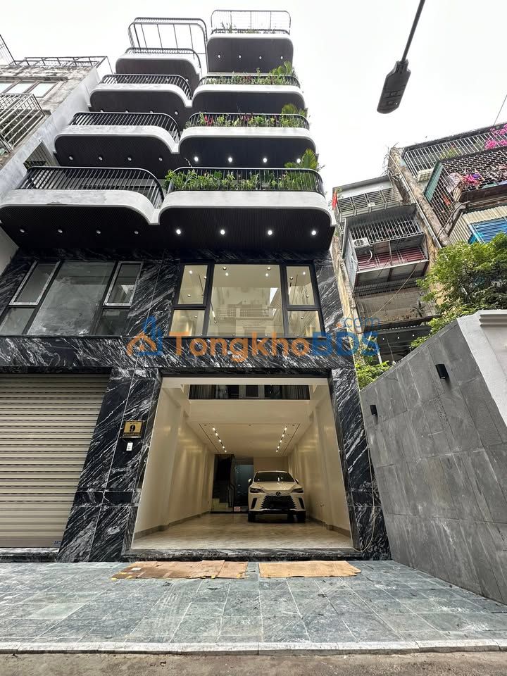 Nhà liền kề Gia Thụy 70m² giá 23 tỷ - Vị trí đắc địa hiếm có