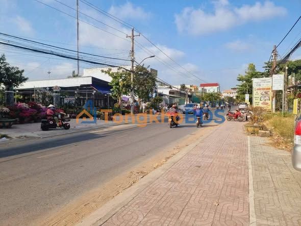 Bán đất mặt tiền Hùng Vương, Trà Vinh 300m² - Giá 4.3 tỷ, Chính chủ