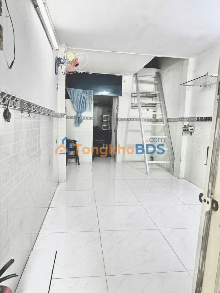 Nhà riêng Quận 6 Lò Gốm 21m² giá 4 triệu - Ô tô vào nhà